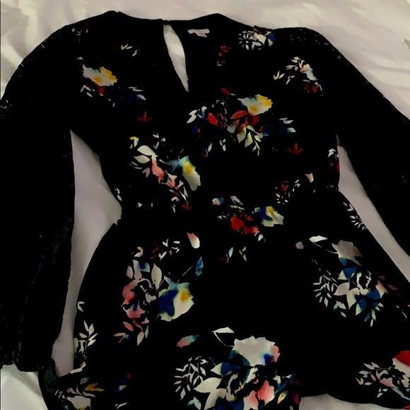 Like new wore once, Super cute romper - Picture 1 of 2
